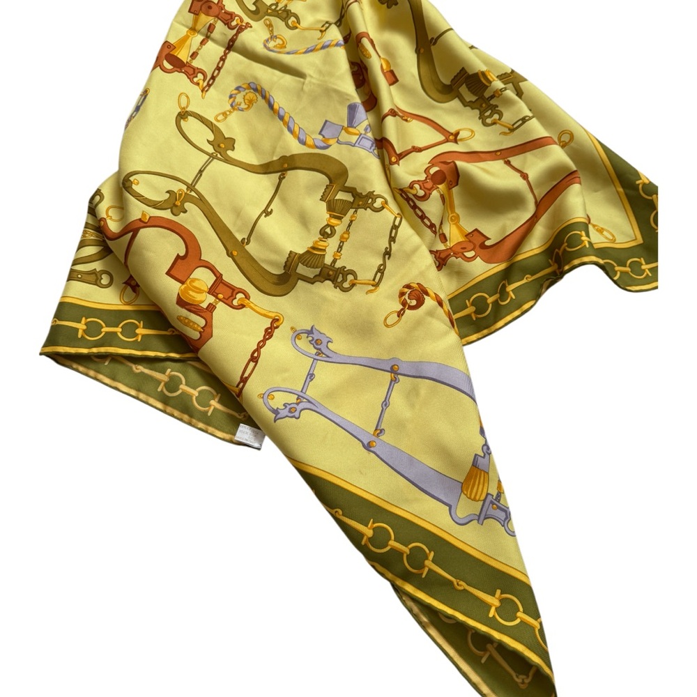 GUCCI Elegant Gold and Green Scarf